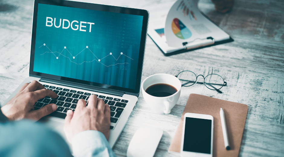 manage IT costs and maximize ROI with a vCIO
